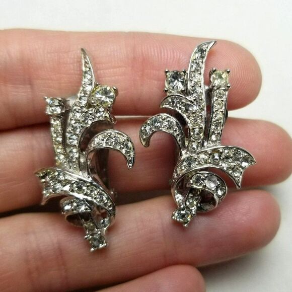Vintage Ledo Rhinestone Clip On Earrings, Silver Tone 50s 60s Sparkle, Estate - Picture 1 of 7